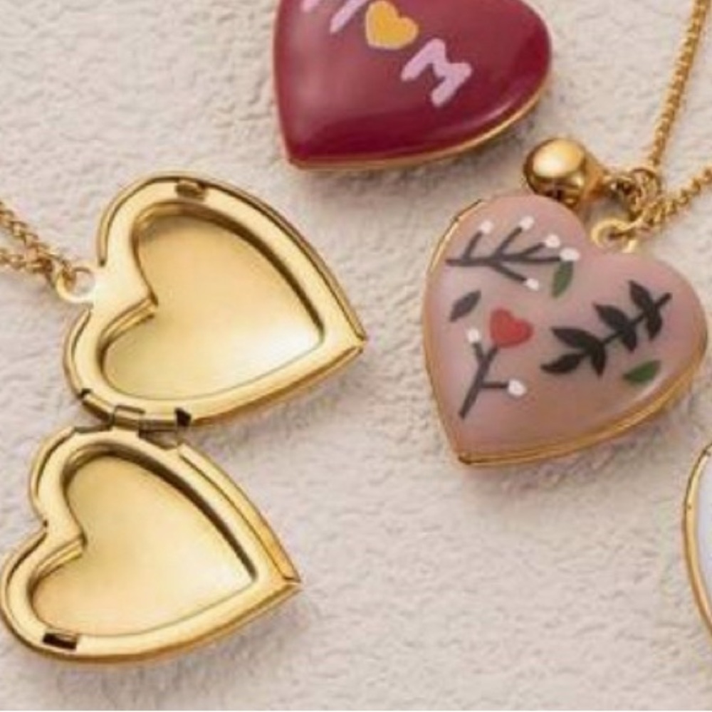 18k Gold Plated Floral Heart Locket Pendant Necklace. New. - Picture 6 of 11
